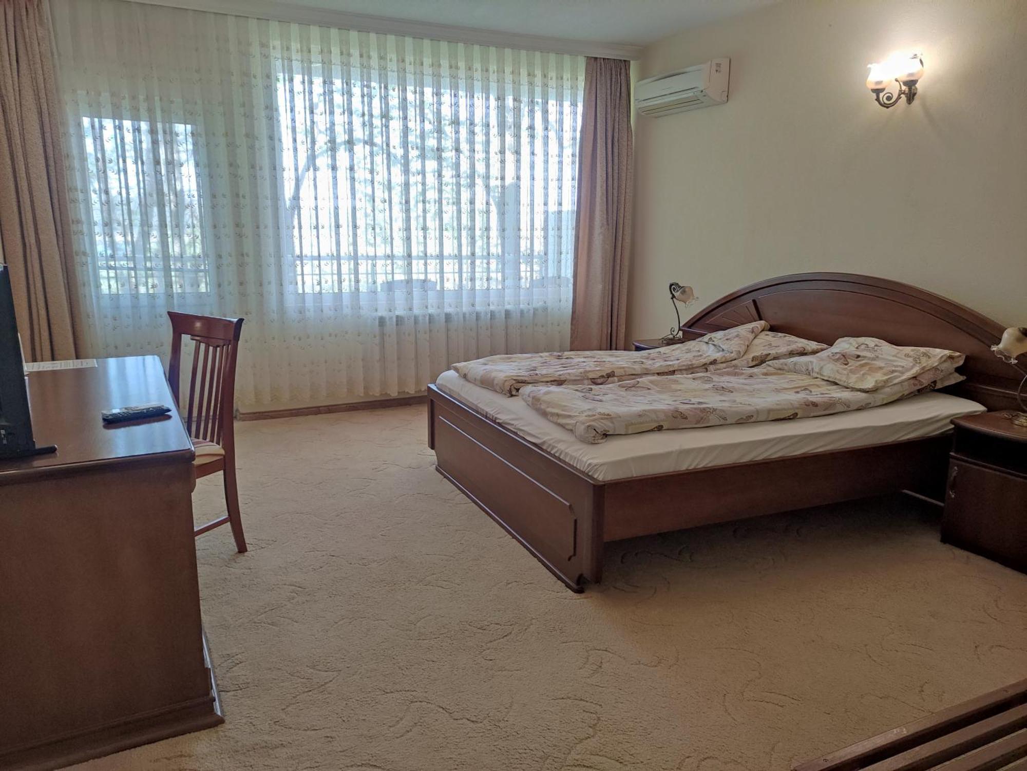 Хотел Златна Котва Kazanlak Exterior photo